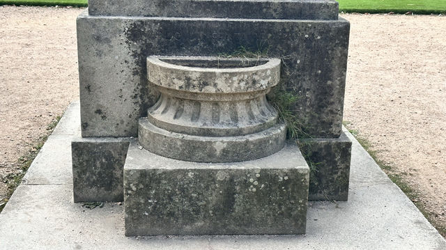 獻給政治家愛德華多·維森蒂的紀念碑Monumento a V
