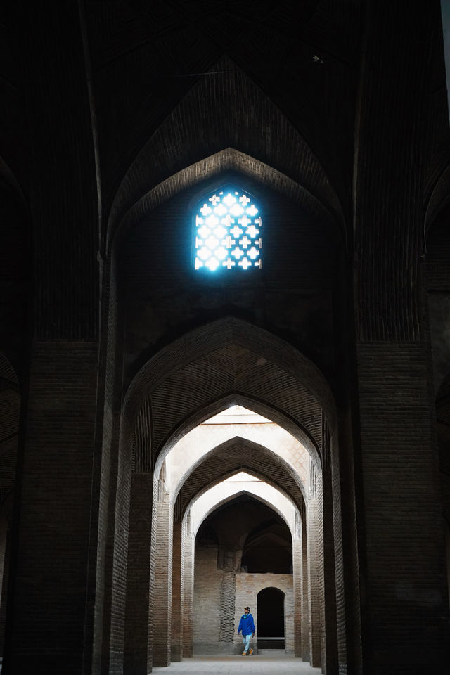 伊朗最古老清真寺：Jameh Mosque