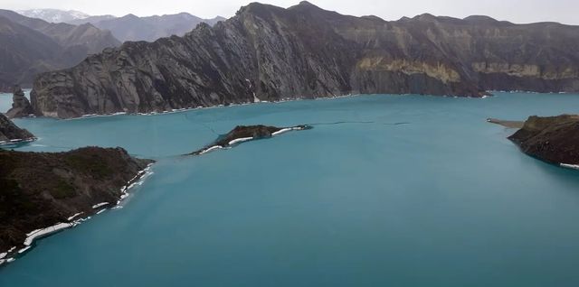 昌吉肯斯瓦特水庫—央媽點名稱讚的瑪納斯藍湖