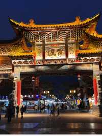 出來旅遊當然要逛逛當地夜市｜雲南官渡古鎮
