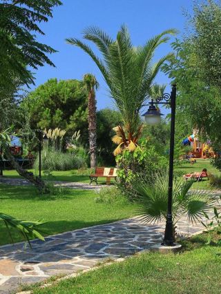 🌟 Luxe Sleeps in Menderes: Club Yali's Top Perks 🌴
