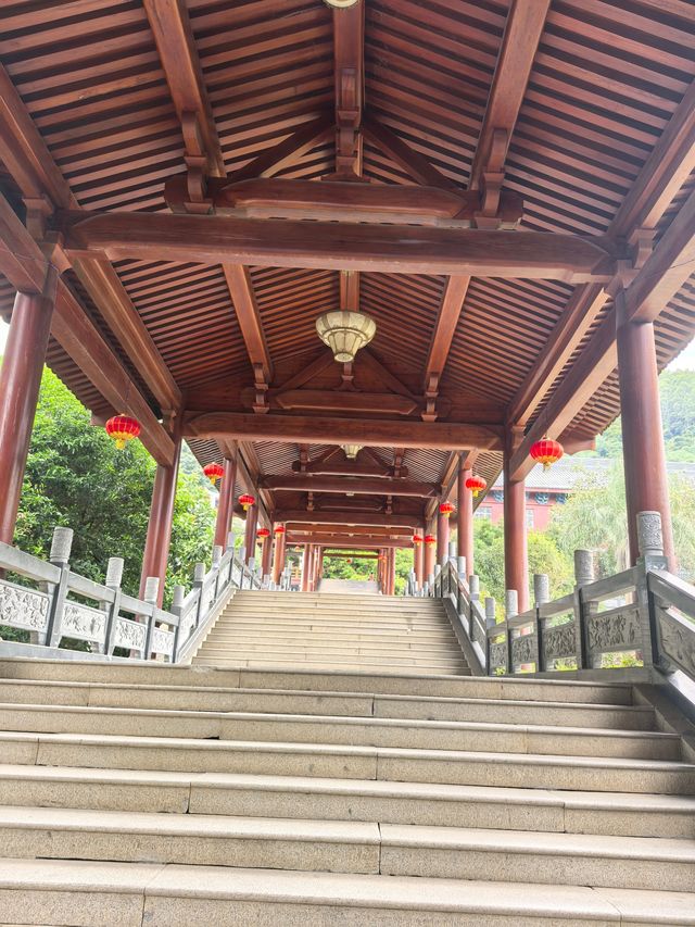 旗山萬佛寺。