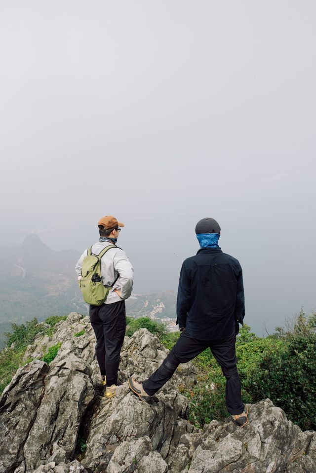 玉溪徒步·雲霧裡的麒麟山。