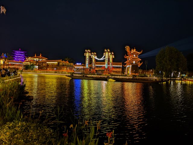 武漢周邊西遊主題的不夜城。