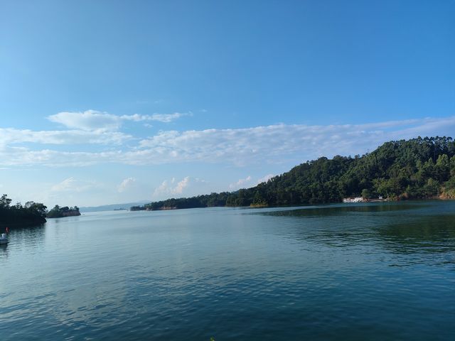 天上瑤池水，人間萬綠湖