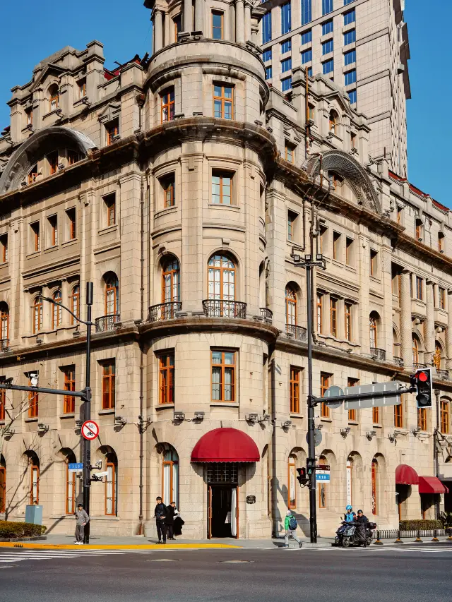 Shanghai Bund's Most Beautiful Reading Room in a Century-old Building is Open to the Public