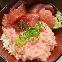 大阪鮪人海鮮丼：梅田駅直通！藍鰭金槍魚盛宴，人均百元吃回本