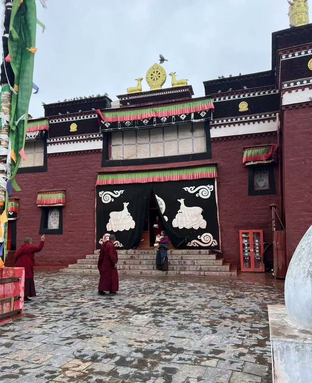 珠峰腳下的絨布寺：世界之巔的寧靜之地。