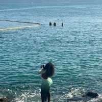 🌊西貢半月灣｜傳說中嘅玻璃果凍海！瞓住嘆日光浴超Chill～