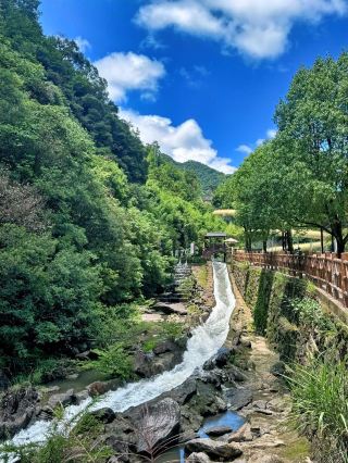 Hangzhou's hidden gem for thrilling rafting!