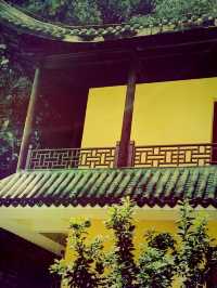 **【靈古寺：尋幽訪勝的禪意之旅】**  
