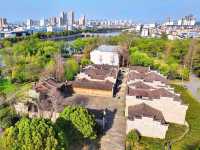 上饒玉山縣七里街公園：夏日裡嘅千年風情畫卷   在江西上饒嘅玉山縣，有一處宛如時光寶藏嘅地方——七