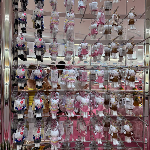 擁抱可愛嘅Hello Kitty