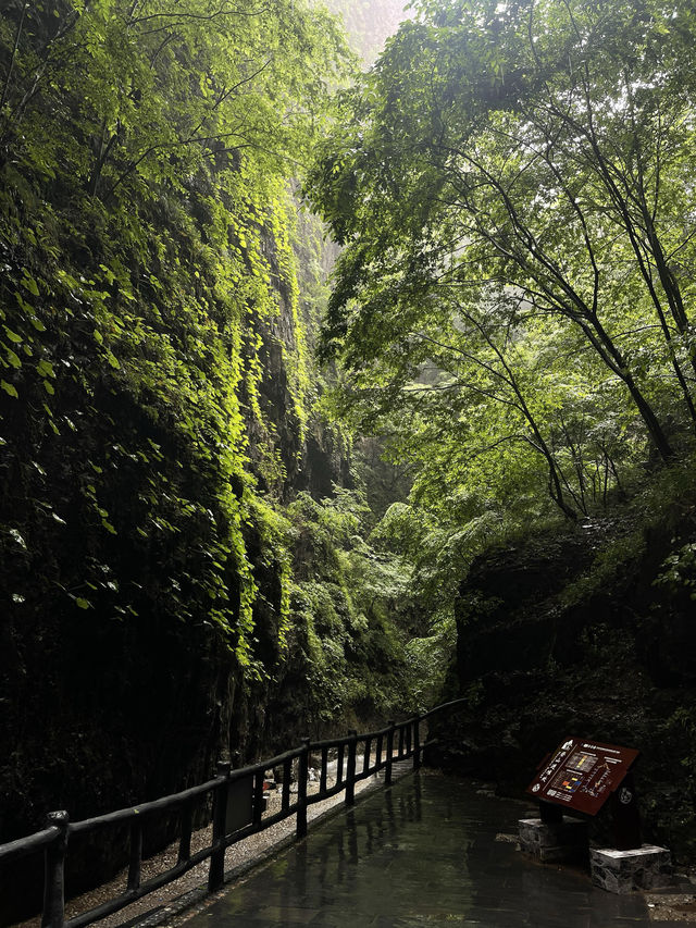 百里峽以徒步峽谷為主，適合鍾意自然風光同輕度探險嘅朋友。