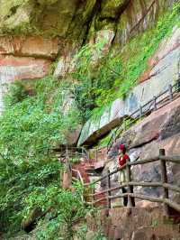 這是一份非常詳細的赤水丹霞大瀑布旅遊攻略，希望能助您暢遊這座「長江丹霞第一瀑」！