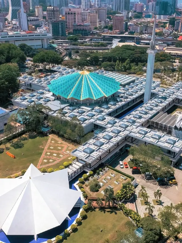 Singapore and Malaysia: Popular Destinations and Travel Tips