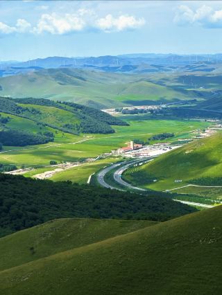 Set off for the Hundred-Mile Sky Road in Chengde and encounter the poetry and distant beauty above the clouds