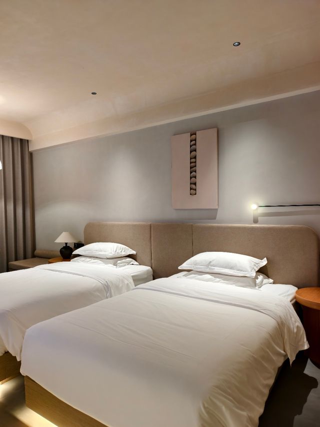 在版納雨林裡住進了現實版《飛屋環遊記》！