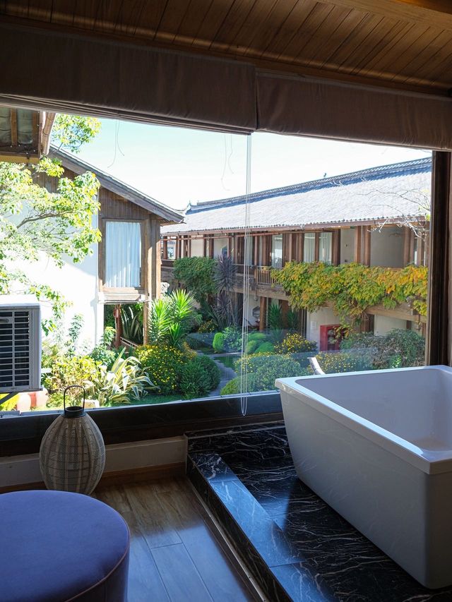 在麗江！！住進花園裡……真的好美！！！