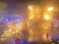 帶寶寶看煙花,圓夢瞬間太治癒了!