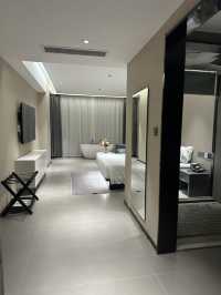 全江景房+星空浴缸睡在西雙版納瀾滄江上~