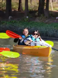 上海秋冬限定浪漫!劃進緋紅水杉秘境裡…