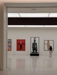 在曼谷，闖入一座白色的藝術孤島