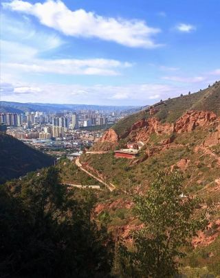 ทัวร์สองวันเมืองหุยหนิง: สำรวจฐานที่มั่นของการปฏิวัติแดง สืบสานมรดกทางวัฒนธรรมของปราชญ์ชั้นนำ และเพลิดเพลินกับสายลมเย็นสดชื่นบนภูเขา