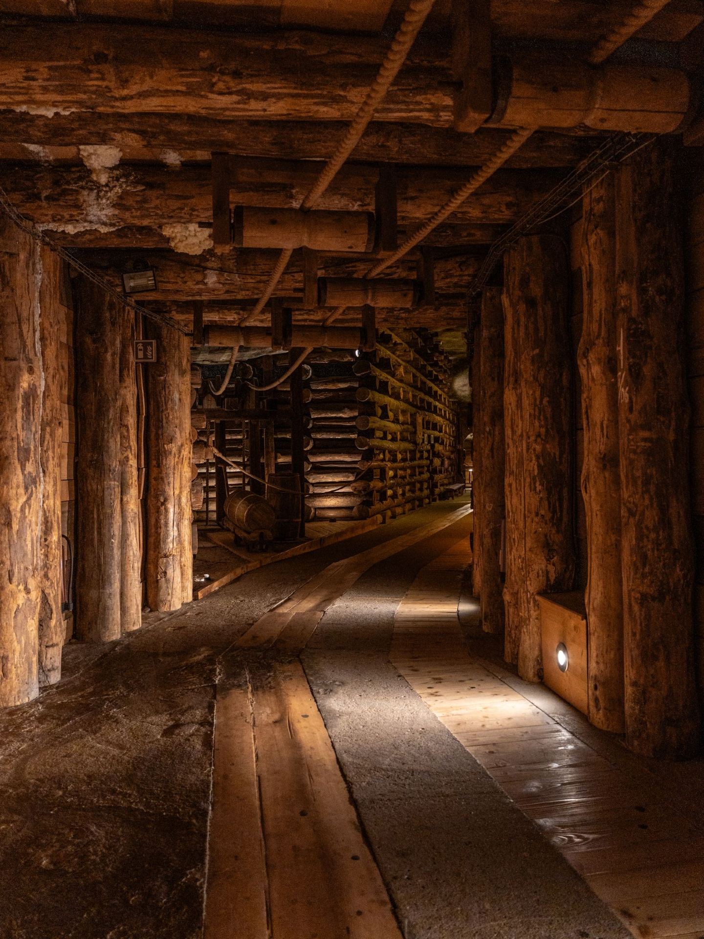 Underground Wonders Await at Wieliczka Salt Mine 🧂⛏️  
