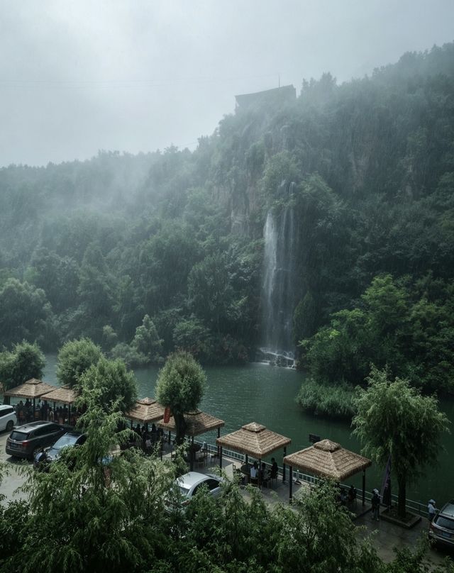 赴一場山谷煙雨,攬一身山林清嵐