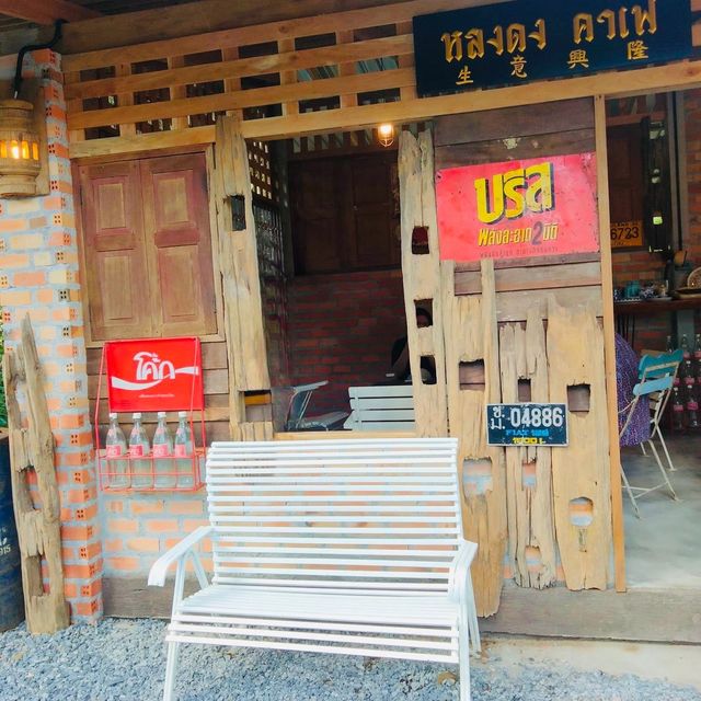 Long-Dong หลงดง คาเฟ่ 