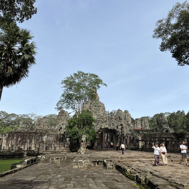 ปราสาทสุดอลัง ศูนย์กลางของนครธมที่ต้องไม่พลาด