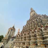 Beautiful sunset with amazing temple views 