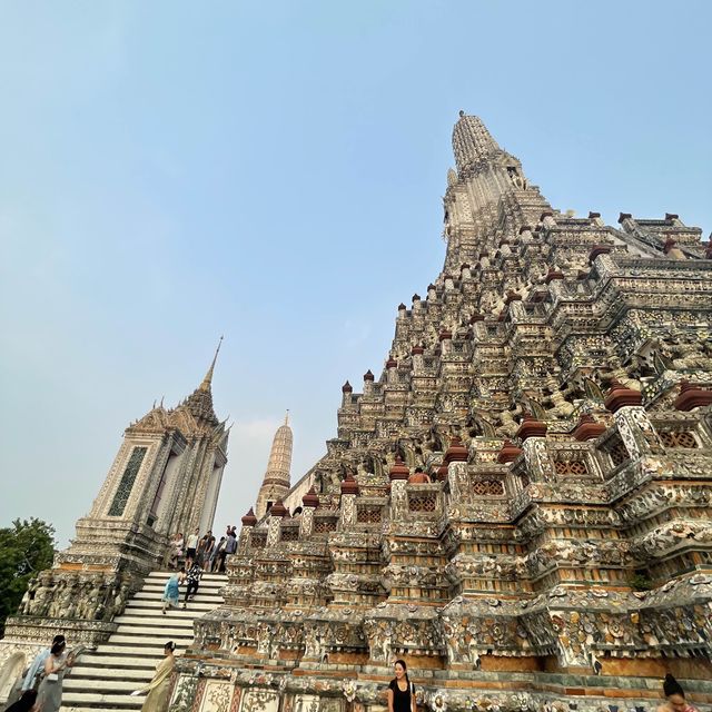 Beautiful sunset with amazing temple views 