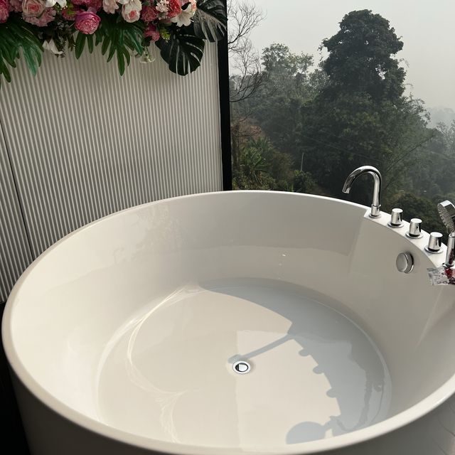 Pink Villa with a Private Outdoor Tub Pink Villa with a Private Outdoor Tub