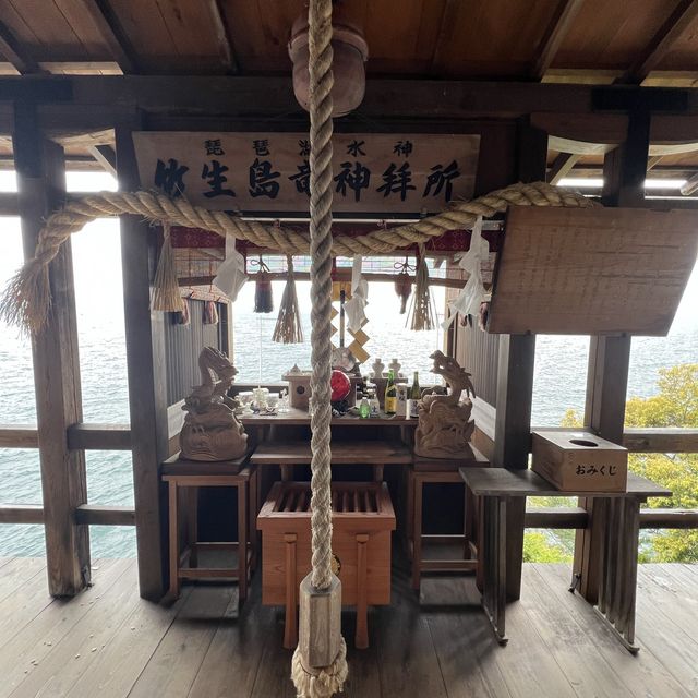 【竹生島】滋賀県の琵琶湖に浮かぶ島