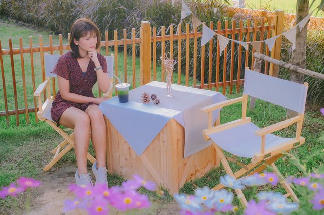 The Coffee Library & Co คาเฟ่กลางนา