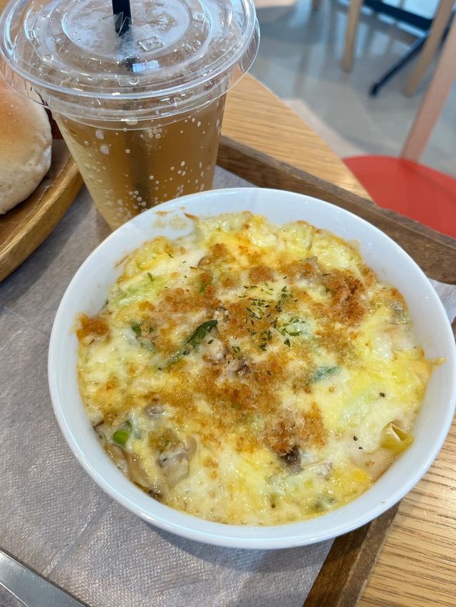 【福岡カフェ】図書館の中にあるパン屋さん🍞