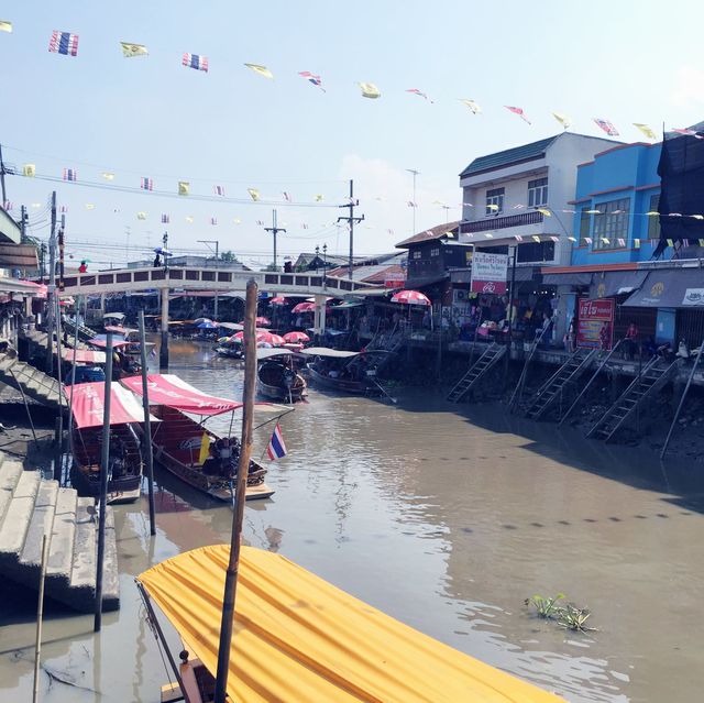 Discover Amphawa Floating Market Bangkok