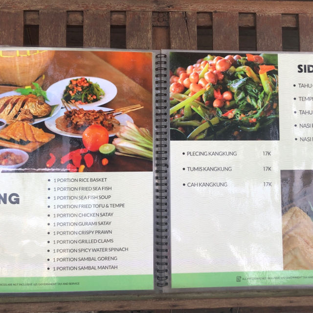 來峇里島「十大必吃餐廳」之一，喝杯新鮮果汁冰沙，大杯爽快：Warung Mina Legian