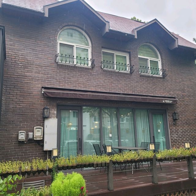 두근두근여름휴가 대전 둔산동의 숨겨진 대안공간겸 카페 브릭하우스... 대전 둔산동의 숨겨진 대안공간겸 카페 브릭하우스 | 트립닷컴 대전 