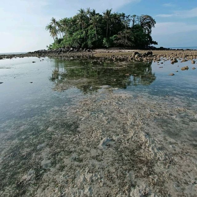 ท้องฟ้าสวย น้ำทะเลใส ที่หาดในยาง 