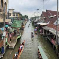 Exploring the Vibrant Floating Markets of Bangkok
