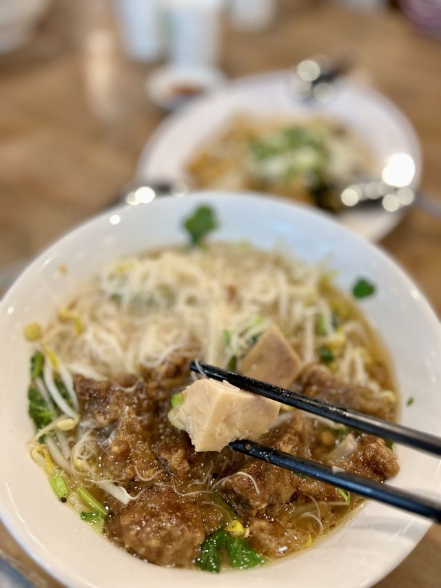 ［新竹/竹北］ 竹東邱記排骨酥麵 竹北店🥢｜竹北必吃美食 排骨酥麵必吃 氣泡水免費喝到飽🫣 