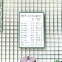 在倫敦人大笨鍾旁邊寫意𣈱泳