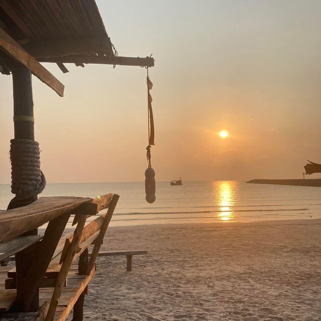 ยามเย็นที่หาดสะพลี 