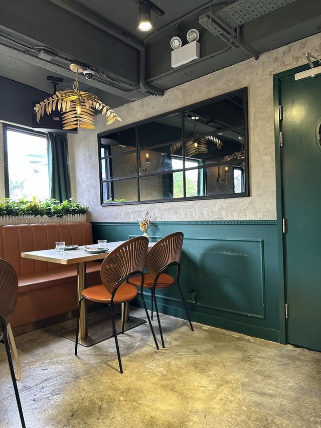 超大月亮打卡cafe 