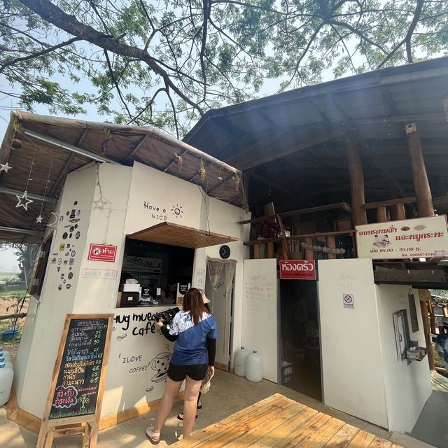 ฮักเมืองคอง ร้านกาแฟสุดชิวริมน้ำ