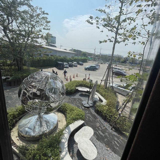 Super big and instagramable cafe in BKK 