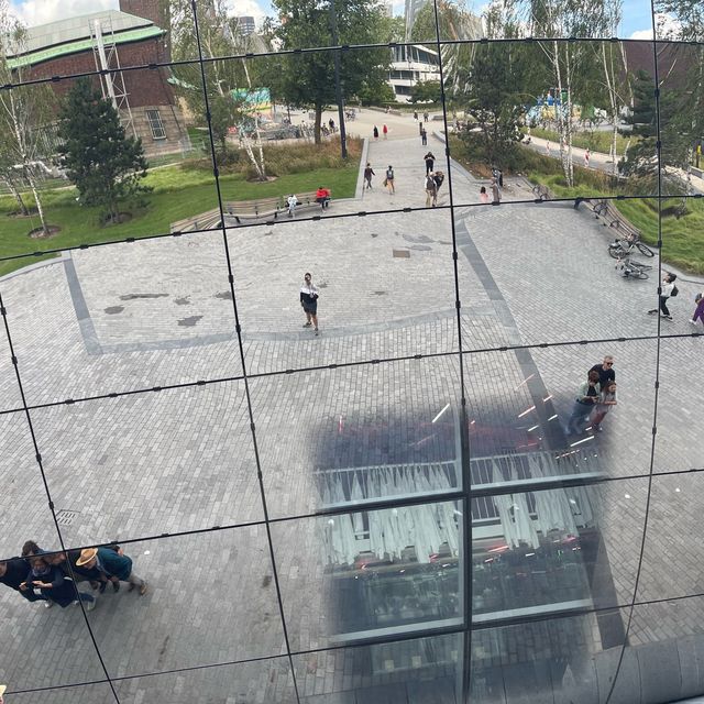 A reflection bowl in Rotterdam